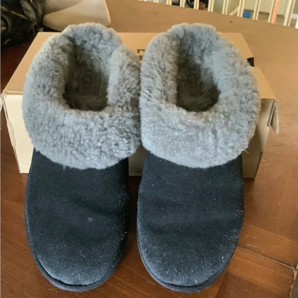UGG WOMENS CLUGGETTE black and gray slippers - Picture 16 of 16